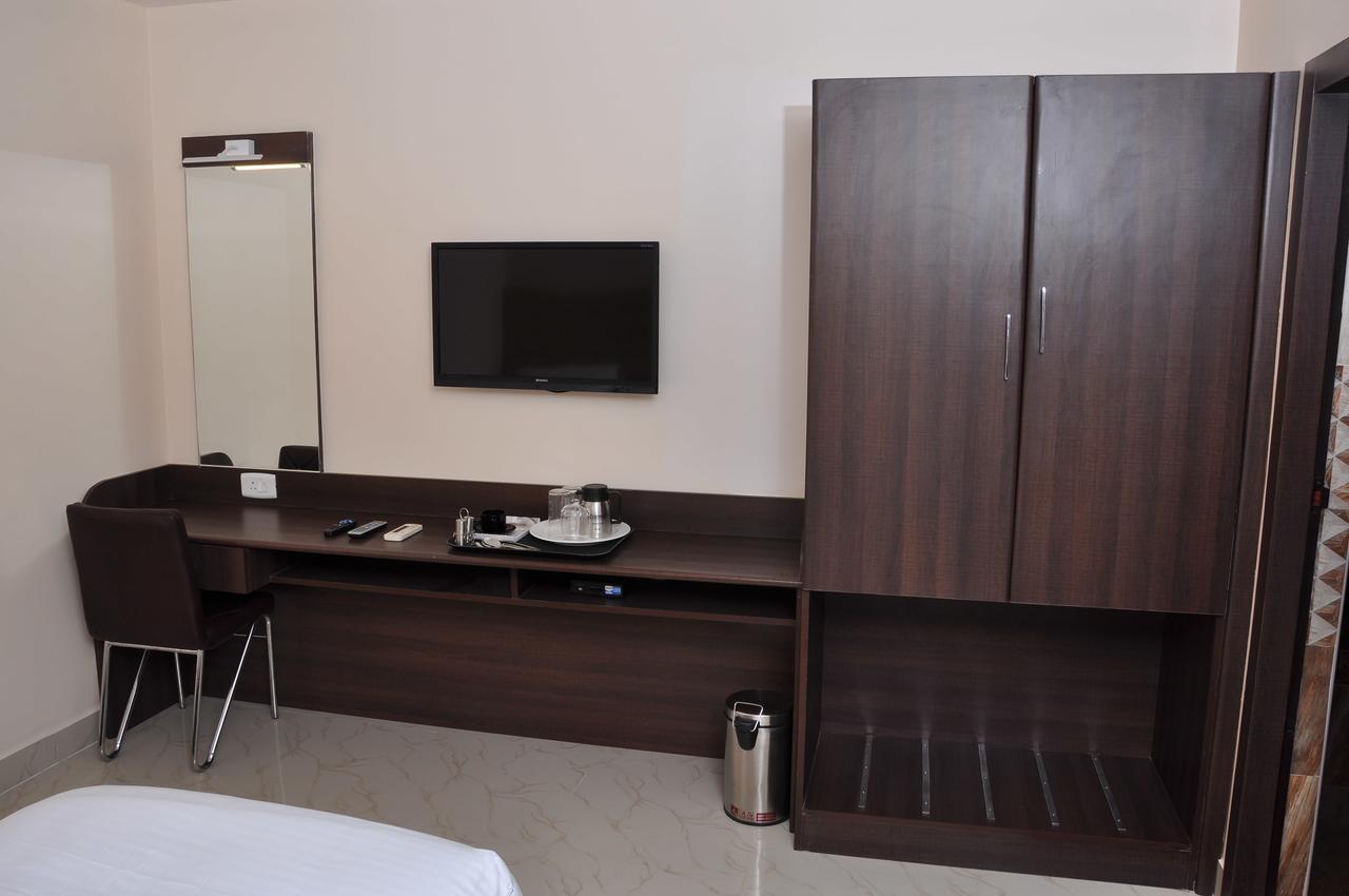 Almas Inn Hotels & Resorts チェンナイ エクステリア 写真